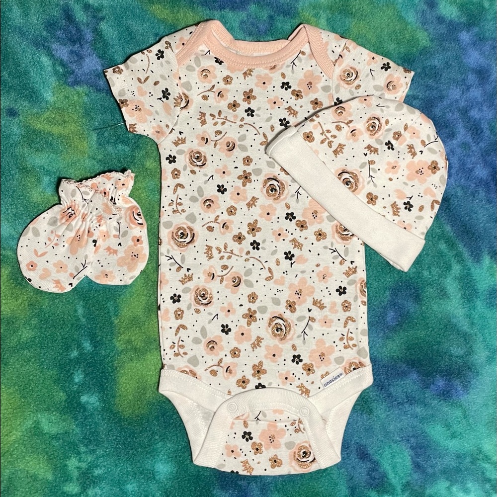 NWOT Gerber Organic  | Onesie Hat & Mittens